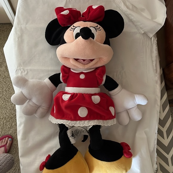 Minnie Mouse plushie - Picture 4 of 11